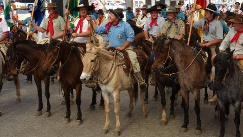 Foto de capa Cavalgada 120, é um dos eventos a homenagear a cooperativa mais antiga da América Latina.