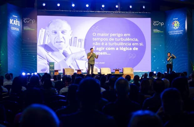 Palestra Alexandre Pellaes